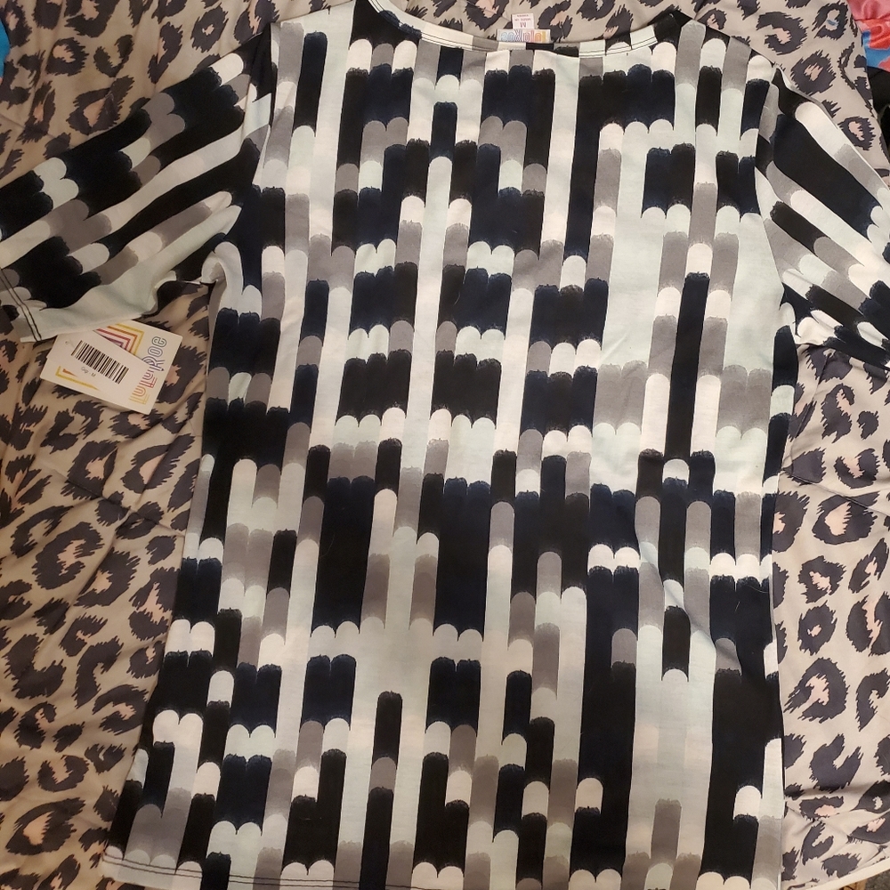 LulaRoe shirt